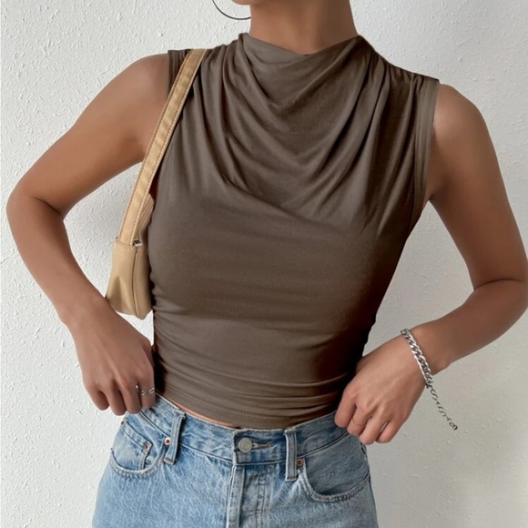Draped Collar Ruched Tank Top - Picture 2 of 11